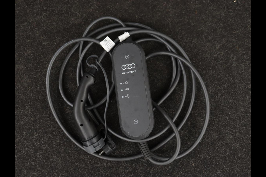 Audi e-tron 55 quattro edition 95kWh | SOH 92% | Leder | Carplay | Trekhaak | Virtual Cockpit | Navigatie | Luchtvering | Parkeerhulp | Audi Sound | Cruise control