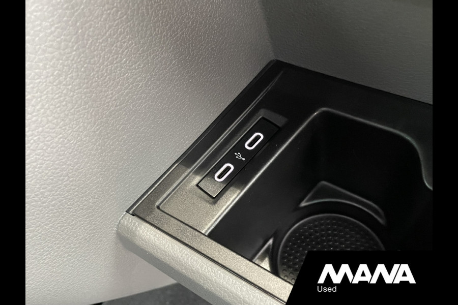 Volkswagen Transporter 2.0TDI 150PK L2H1 DC BULLI Automaat Adaptive cruise LED Alcantara Camera Trekhaak