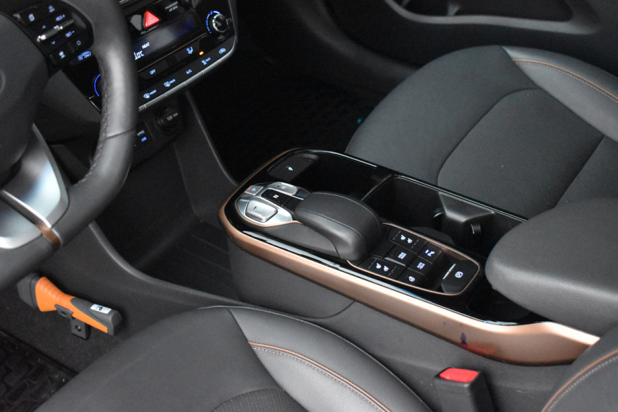 Hyundai IONIQ Premium EV | Schuif/kanteldak | Adaptive cruise control | Lederen Bekleding | Stoelverwarming V+A |  Stoelventilatie |