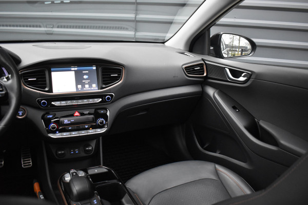 Hyundai IONIQ Premium EV | Schuif/kanteldak | Adaptive cruise control | Lederen Bekleding | Stoelverwarming V+A |  Stoelventilatie |