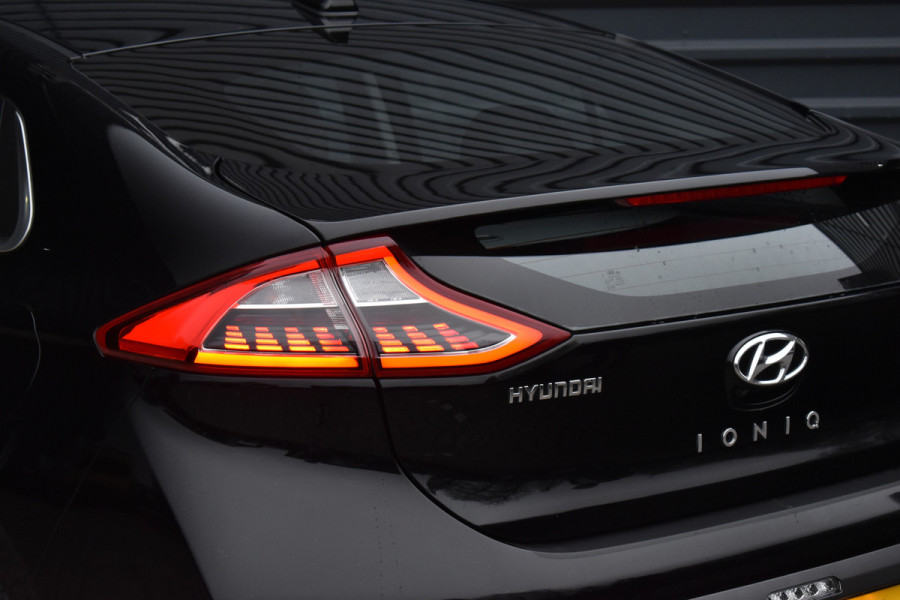Hyundai IONIQ Premium EV | Schuif/kanteldak | Adaptive cruise control | Lederen Bekleding | Stoelverwarming V+A |  Stoelventilatie |
