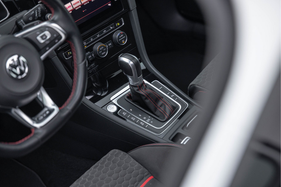 Volkswagen Golf 2.0 TSI GTI 245pk Performance Pano ACC Dynaudio 19''