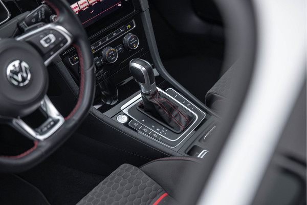 Volkswagen Golf 2.0 TSI GTI 245pk Performance Pano ACC Dynaudio 19''