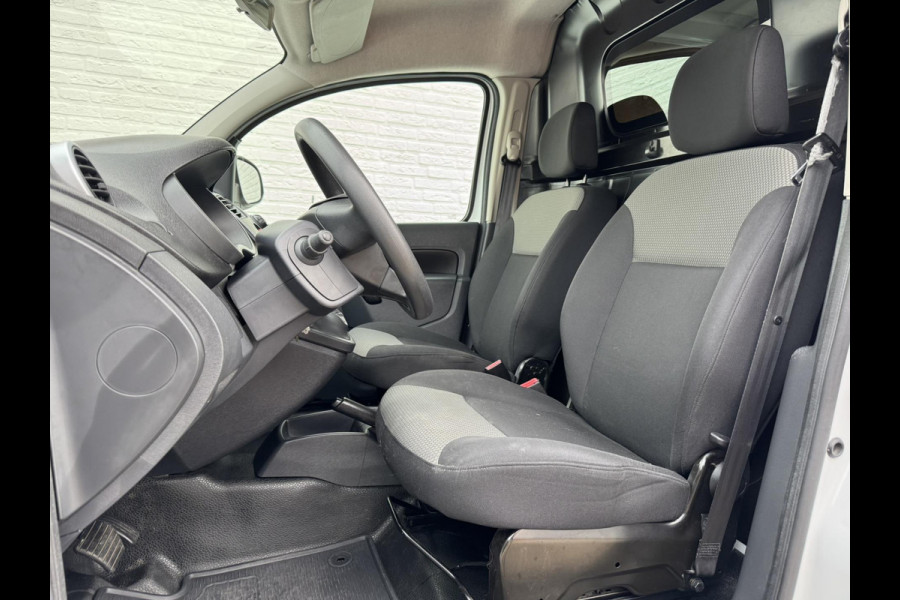 Renault Kangoo Z.E. Airco Dealeronderhouden SOH 89% Cruise control Navigatie Radio/CD Schuifdeur Parkeersensoren achter