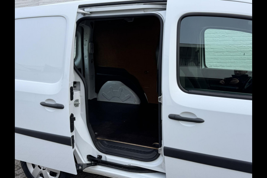 Renault Kangoo Z.E. Airco Dealeronderhouden SOH 89% Cruise control Navigatie Radio/CD Schuifdeur Parkeersensoren achter