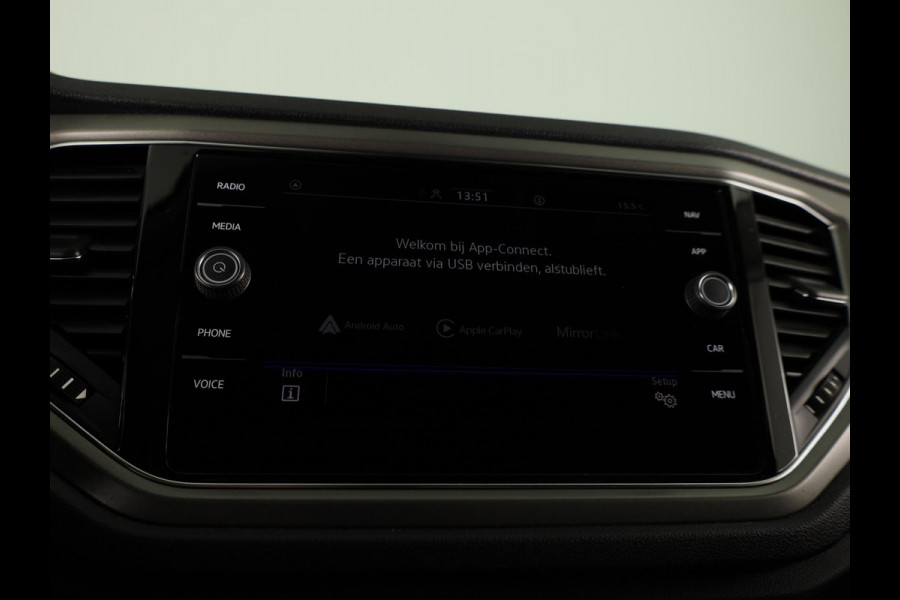 Volkswagen T-Roc 1.0 TSI Style | Parkeersensoren (Park assist) | Adaptieve cruise control | Carplay & Android auto |