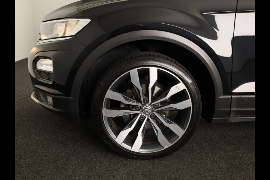 Volkswagen T-Roc 1.0 TSI Style | Parkeersensoren (Park assist) | Adaptieve cruise control | Carplay & Android auto |