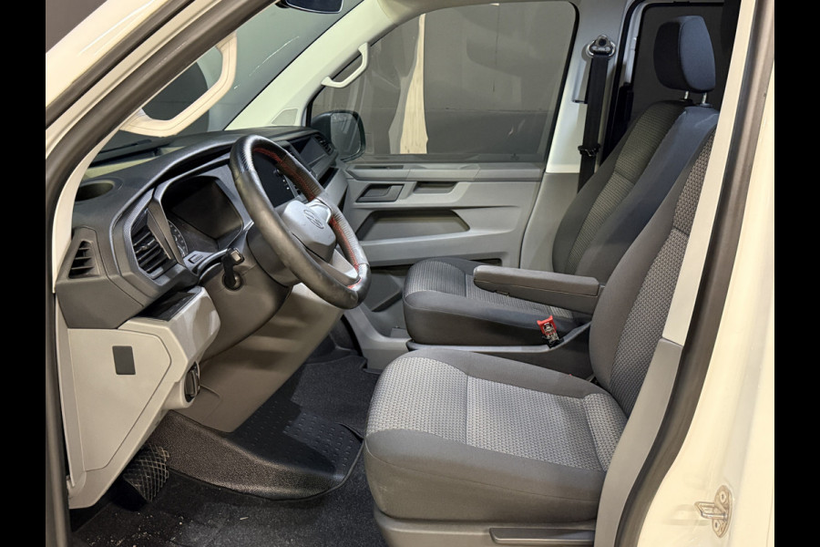 Volkswagen Transporter 2.0 TDI L2H1 30 DC Highline | Origineel NL | Apple carplay | Camera | Trekhaak |