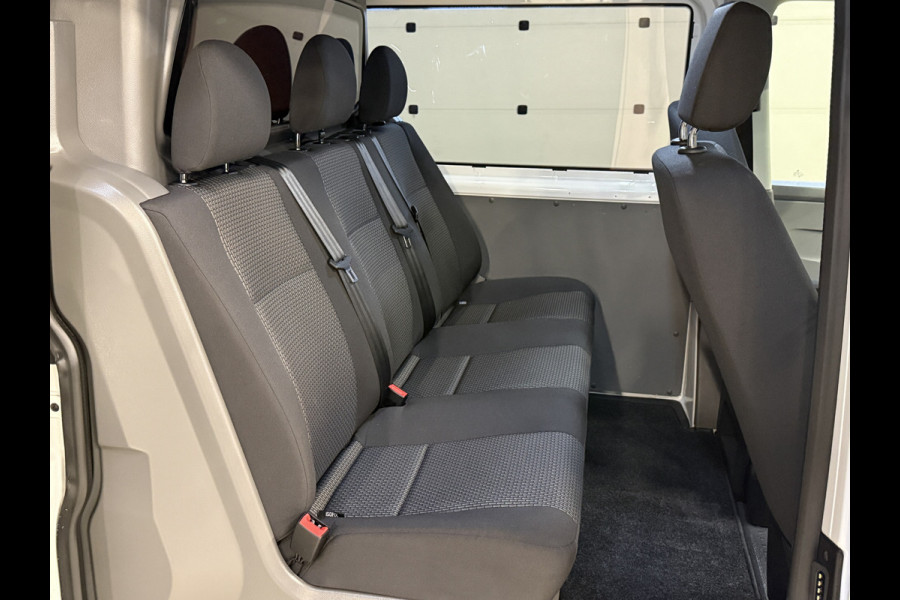Volkswagen Transporter 2.0 TDI L2H1 30 DC Highline | Origineel NL | Apple carplay | Camera | Trekhaak |