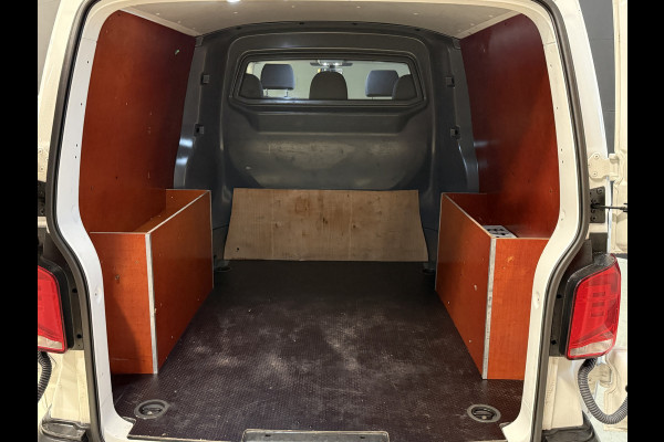Volkswagen Transporter 2.0 TDI L2H1 30 DC Highline | Origineel NL | Apple carplay | Camera | Trekhaak |