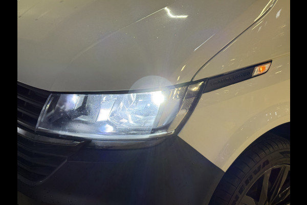 Volkswagen Transporter 2.0 TDI L2H1 30 DC Highline | Origineel NL | Apple carplay | Camera | Trekhaak |