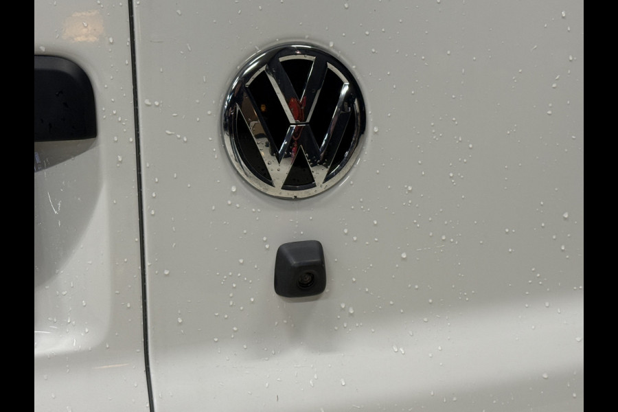 Volkswagen Transporter 2.0 TDI L2H1 30 DC Highline | Origineel NL | Apple carplay | Camera | Trekhaak |