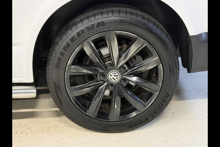 Volkswagen Transporter 2.0 TDI L2H1 30 DC Highline | Origineel NL | Apple carplay | Camera | Trekhaak |
