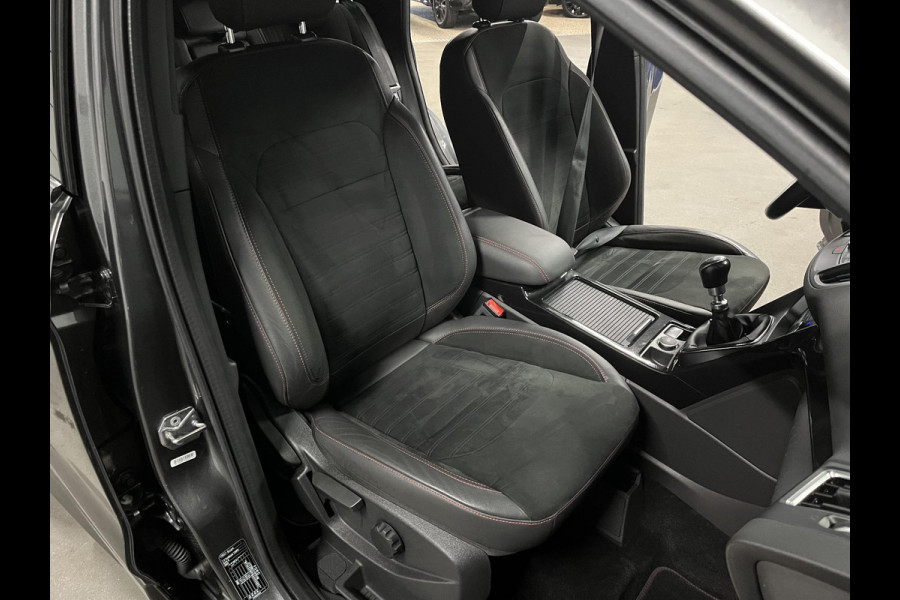 Ford Kuga 1.5 EcoBoost ST Line Trekhaak | Cruise control | Voorruit verwarming | Climate control | Stoelverwarming | Keyless | Dode hoek assistent
