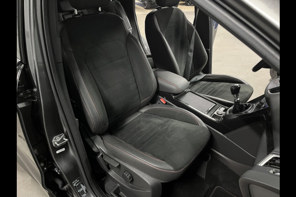 Ford Kuga 1.5 EcoBoost ST Line Trekhaak | Cruise control | Voorruit verwarming | Climate control | Stoelverwarming | Keyless | Dode hoek assistent