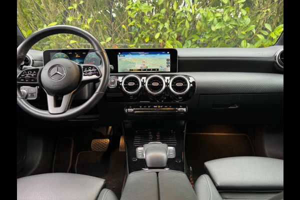 Mercedes-Benz A-Klasse A180 BUSINESS SOLUTION STOELVERWARMING FULLSCREEN DAB+ NAP HALF LEDER