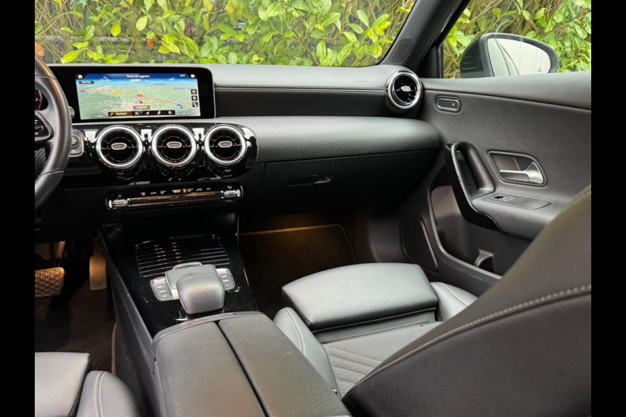 Mercedes-Benz A-Klasse A180 BUSINESS SOLUTION STOELVERWARMING FULLSCREEN DAB+ NAP HALF LEDER