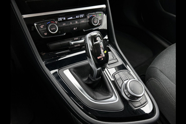 BMW 2 Serie Active Tourer 218i Executive Automaat (NAVIGATIE, PARKEERSENSOREN, LED, CLIMA, DEALER ONDERHOUDEN)