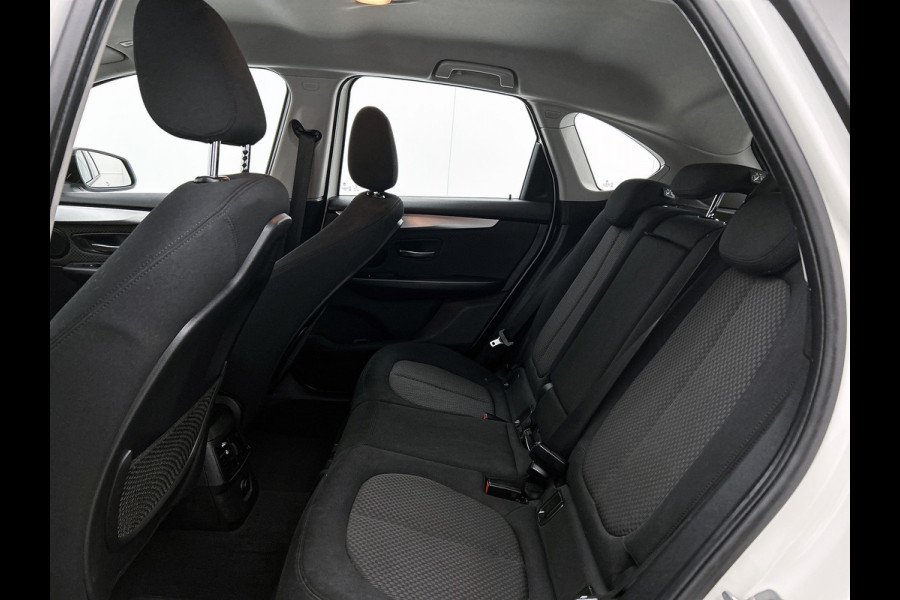 BMW 2 Serie Active Tourer 218i Executive Automaat (NAVIGATIE, PARKEERSENSOREN, LED, CLIMA, DEALER ONDERHOUDEN)