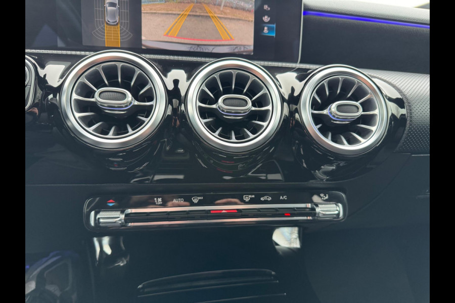 Mercedes-Benz A-Klasse 200 AMG Panorama Leder Camera Led Night pakket