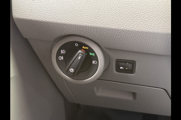 Volkswagen Transporter 2.0 TDI L2H1 30 DC Highline | Origineel NL | Apple carplay | Camera | Trekhaak |