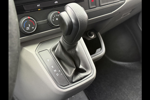 Volkswagen Transporter 2.0 TDI L2H1 30 DC Highline | Origineel NL | Apple carplay | Camera | Trekhaak |