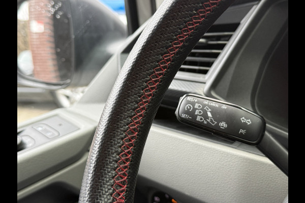 Volkswagen Transporter 2.0 TDI L2H1 30 DC Highline | Origineel NL | Apple carplay | Camera | Trekhaak |