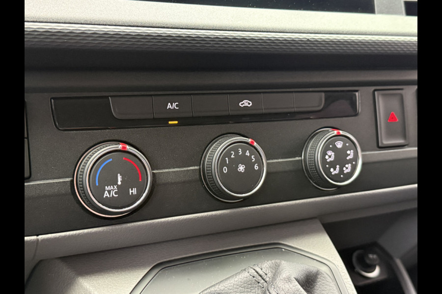 Volkswagen Transporter 2.0 TDI L2H1 30 DC Highline | Origineel NL | Apple carplay | Camera | Trekhaak |