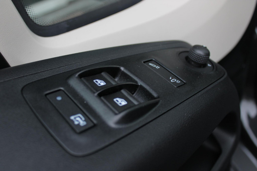 Peugeot Boxer 2.2 BlueHDi 180PK AUTOMAAT L4H2 3.5t HEAVY DUTY | TREKHAAK | PACK WINTER 2: (VERWARMBARE BESTUURDERSSTOEL/VOORRUIT/STANDKACHEL PROGAMEERBAAR) | PAKKET HANDSFREE & CENTRAL GLOVEBOX | ACHTERDEUREN 270° TE OPENEN | VOLWAARDIG RESERVEWIEL | PASSAGIERSSTOEL IN HOOGHTE VERSTELBAAR MET ARMSTEUN EN LENDESTEUN | TECHNO PLUS PAKKET: (10" TOUCHSCREEN MET APPLE CARPLAY EN ANDROID AUTO/CLIMATE CONTROL/EXTRA USB POORTEN/DRAADLOZE TELEFOONLADER/DIGITAAL INSTRUMENTENPANEEL) | NAVIGATIE |