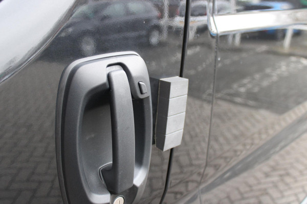 Peugeot Boxer 2.2 BlueHDi 180PK AUTOMAAT L4H2 3.5t HEAVY DUTY | TREKHAAK | PACK WINTER 2: (VERWARMBARE BESTUURDERSSTOEL/VOORRUIT/STANDKACHEL PROGAMEERBAAR) | PAKKET HANDSFREE & CENTRAL GLOVEBOX | ACHTERDEUREN 270° TE OPENEN | VOLWAARDIG RESERVEWIEL | PASSAGIERSSTOEL IN HOOGHTE VERSTELBAAR MET ARMSTEUN EN LENDESTEUN | TECHNO PLUS PAKKET: (10" TOUCHSCREEN MET APPLE CARPLAY EN ANDROID AUTO/CLIMATE CONTROL/EXTRA USB POORTEN/DRAADLOZE TELEFOONLADER/DIGITAAL INSTRUMENTENPANEEL) | NAVIGATIE |