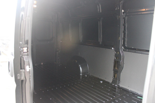 Peugeot Boxer 2.2 BlueHDi 180PK AUTOMAAT L4H2 3.5t HEAVY DUTY | TREKHAAK | PACK WINTER 2: (VERWARMBARE BESTUURDERSSTOEL/VOORRUIT/STANDKACHEL PROGAMEERBAAR) | PAKKET HANDSFREE & CENTRAL GLOVEBOX | ACHTERDEUREN 270° TE OPENEN | VOLWAARDIG RESERVEWIEL | PASSAGIERSSTOEL IN HOOGHTE VERSTELBAAR MET ARMSTEUN EN LENDESTEUN | TECHNO PLUS PAKKET: (10" TOUCHSCREEN MET APPLE CARPLAY EN ANDROID AUTO/CLIMATE CONTROL/EXTRA USB POORTEN/DRAADLOZE TELEFOONLADER/DIGITAAL INSTRUMENTENPANEEL) | NAVIGATIE |