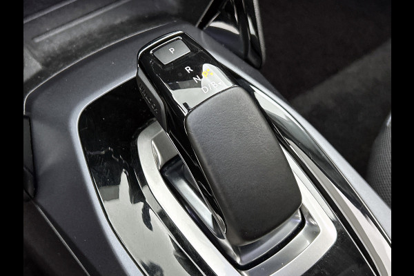 Peugeot e-2008 EV Allure 50 kWh (NAVIGATIE, CARPLAY, CAMERA, STOELVERWARMING, 1e EIGENAAR)