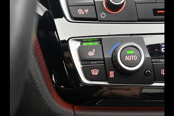 BMW 4 Serie Gran Coupé 418i High Executive (PANORAMADAK, STOELVERWARMING, CARPLAY, DEALER ONDERHOUDEN, GROOT NAVI, SPORTSTOELEN)