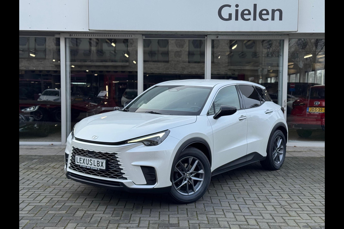 Lexus LBX 1.5 Hybrid Elegant | Leer, Privacy Glass, Stoel + Stuurverwarming, Dodehoekherkenning, Parkeersensoren, 17 inch