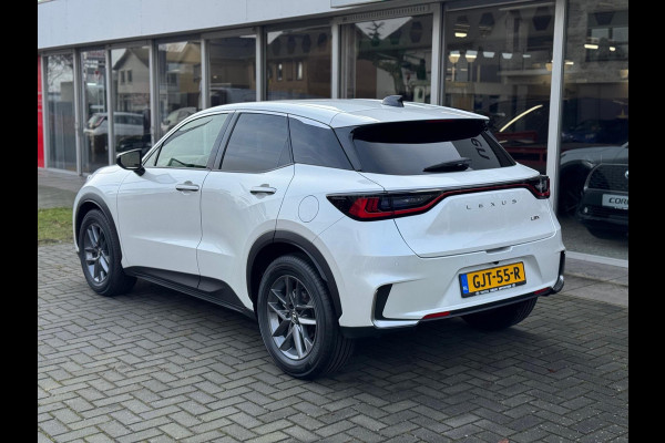 Lexus LBX 1.5 Hybrid Elegant | Leer, Privacy Glass, Stoel + Stuurverwarming, Dodehoekherkenning, Parkeersensoren, 17 inch