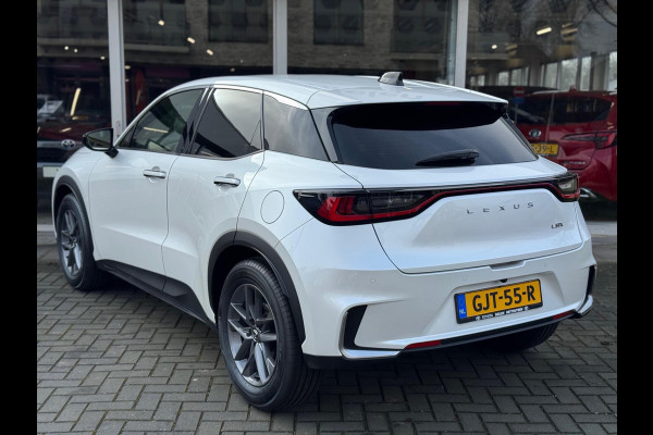 Lexus LBX 1.5 Hybrid Elegant | Leer, Privacy Glass, Stoel + Stuurverwarming, Dodehoekherkenning, Parkeersensoren, 17 inch
