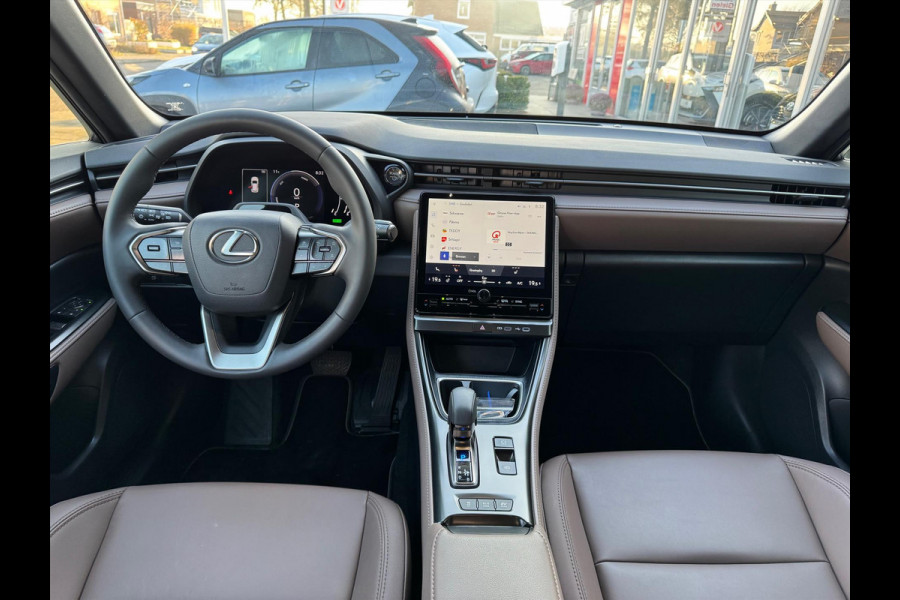 Lexus LBX 1.5 Hybrid Elegant | Leer, Privacy Glass, Stoel + Stuurverwarming, Dodehoekherkenning, Parkeersensoren, 17 inch