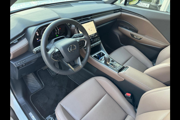 Lexus LBX 1.5 Hybrid Elegant | Leer, Privacy Glass, Stoel + Stuurverwarming, Dodehoekherkenning, Parkeersensoren, 17 inch