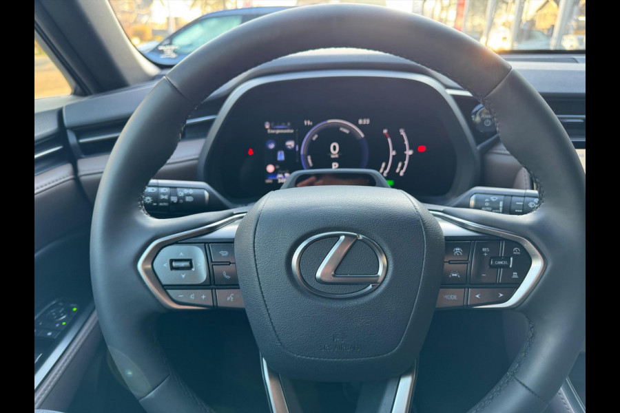 Lexus LBX 1.5 Hybrid Elegant | Leer, Privacy Glass, Stoel + Stuurverwarming, Dodehoekherkenning, Parkeersensoren, 17 inch