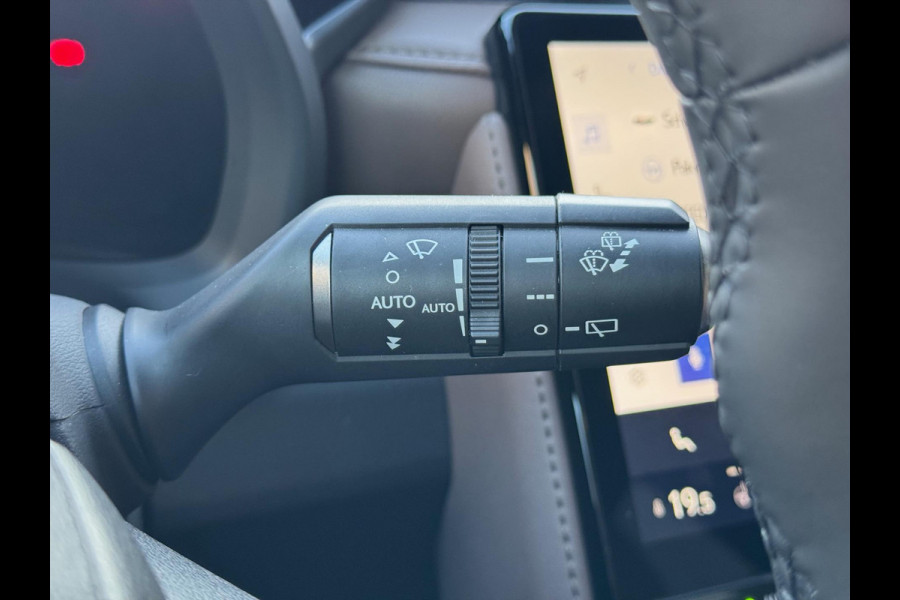 Lexus LBX 1.5 Hybrid Elegant | Leer, Privacy Glass, Stoel + Stuurverwarming, Dodehoekherkenning, Parkeersensoren, 17 inch