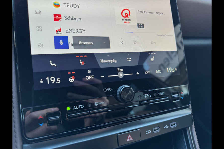 Lexus LBX 1.5 Hybrid Elegant | Leer, Privacy Glass, Stoel + Stuurverwarming, Dodehoekherkenning, Parkeersensoren, 17 inch