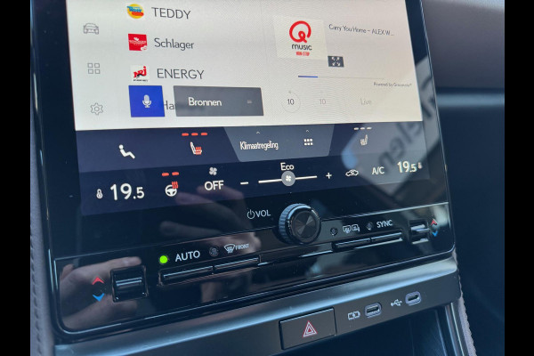 Lexus LBX 1.5 Hybrid Elegant | Leer, Privacy Glass, Stoel + Stuurverwarming, Dodehoekherkenning, Parkeersensoren, 17 inch