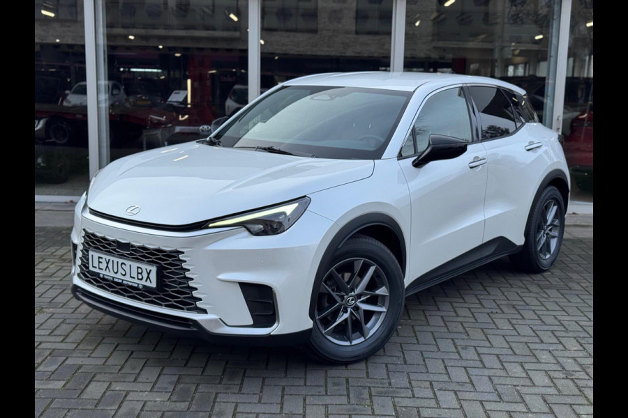 Lexus LBX 1.5 Hybrid Elegant | Leer, Privacy Glass, Stoel + Stuurverwarming, Dodehoekherkenning, Parkeersensoren, 17 inch