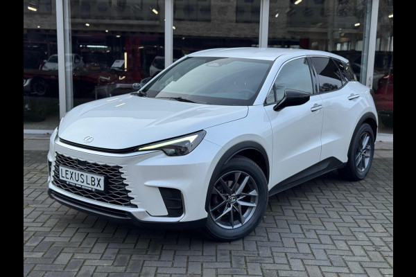 Lexus LBX 1.5 Hybrid Elegant | Leer, Privacy Glass, Stoel + Stuurverwarming, Dodehoekherkenning, Parkeersensoren, 17 inch