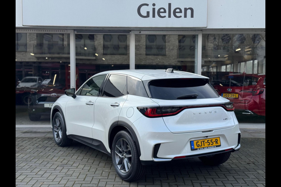 Lexus LBX 1.5 Hybrid Elegant | Leer, Privacy Glass, Stoel + Stuurverwarming, Dodehoekherkenning, Parkeersensoren, 17 inch