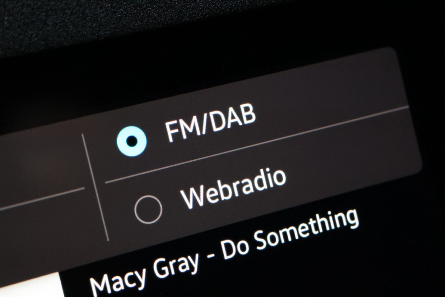 Volkswagen Caddy Cargo 2.0 TDI DSG R-Line | L+R Schuifdeur | ACC | Side Assist | Lane Assist | Virtual Cockpit | Camera | CarPlay | Stoelverwarming | LED Koplampen | Sidebars | Spoilerkit | DAB | Fabrieksgarantie | Facelift model | BPM Vrij