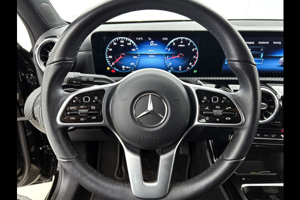 Mercedes-Benz A-Klasse 180 Business Solution (NAVIGATIE, STOELVERWARMING, CAMERA, 1e EIGENAAR, GOED ONDERHOUDEN)