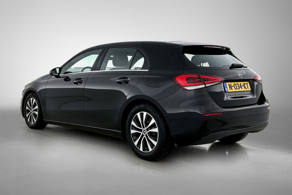 Mercedes-Benz A-Klasse 180 Business Solution (NAVIGATIE, STOELVERWARMING, CAMERA, 1e EIGENAAR, GOED ONDERHOUDEN)