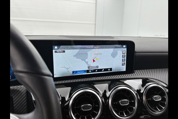 Mercedes-Benz A-Klasse 180 Business Solution (NAVIGATIE, STOELVERWARMING, CAMERA, 1e EIGENAAR, GOED ONDERHOUDEN)