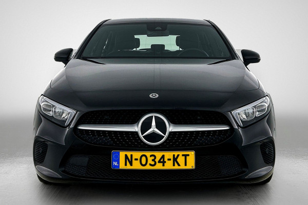 Mercedes-Benz A-Klasse 180 Business Solution (NAVIGATIE, STOELVERWARMING, CAMERA, 1e EIGENAAR, GOED ONDERHOUDEN)